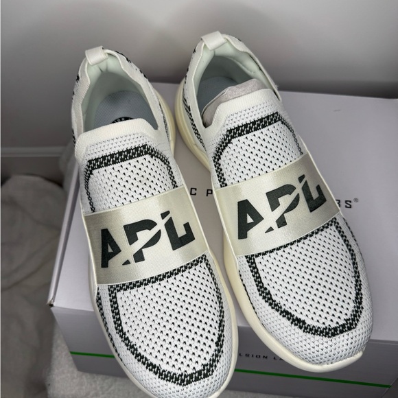 APL Women's Techloom Bliss in Ivory and Dark Army olive green 8 - Picture 2 of 8